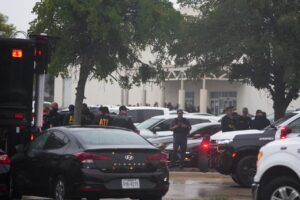 Ataque a oficina de ICE en Dallas deja al menos 2 muertos