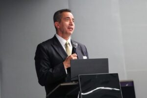 Actinver presenta Eterno optimista bursátil,   quinto título de la Biblioteca Actinver-SNX
