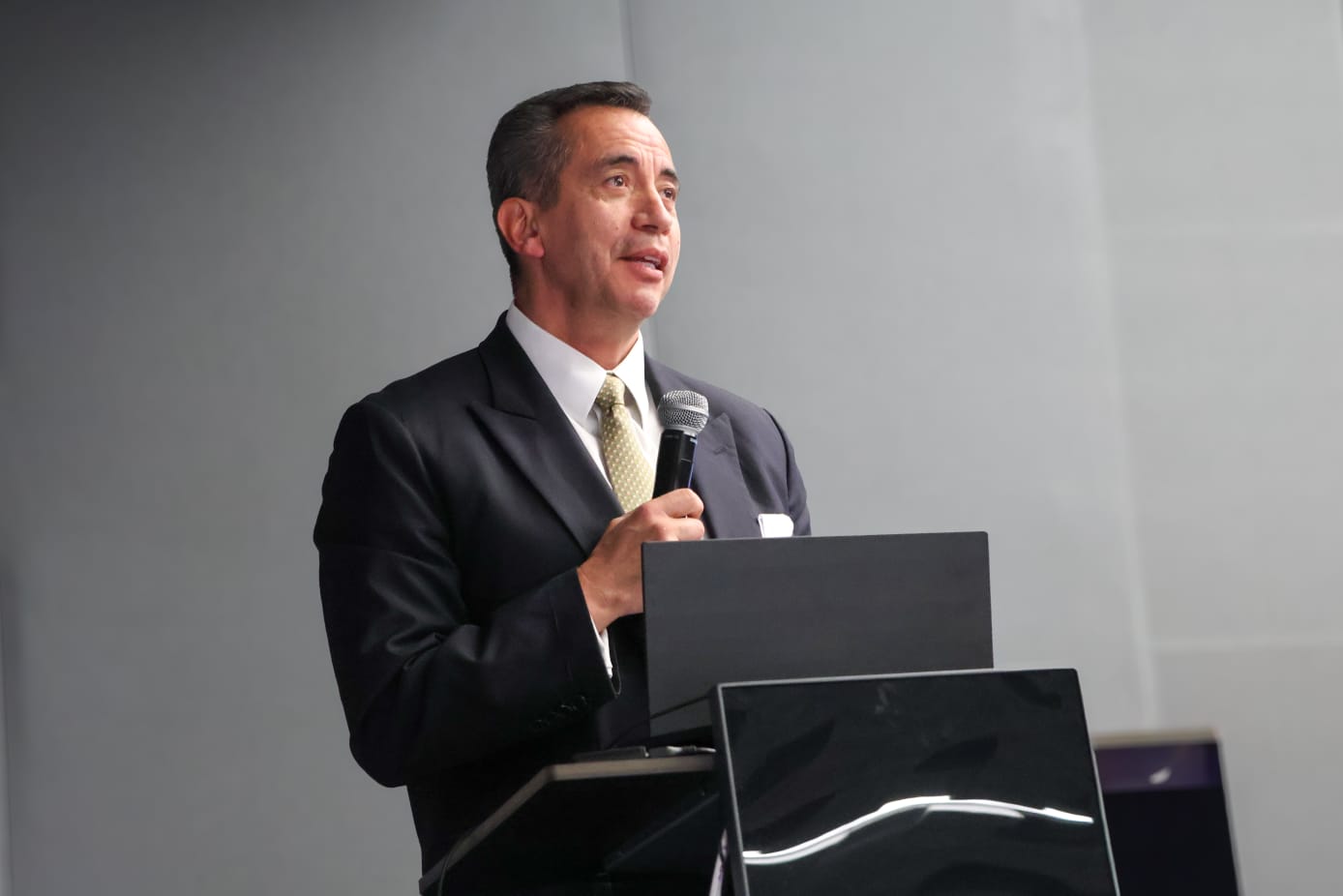 Actinver presenta Eterno optimista bursátil,   quinto título de la Biblioteca Actinver-SNX