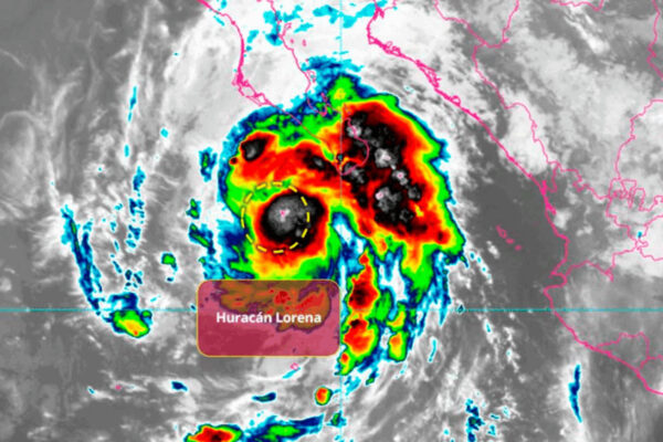 Huracán Lorena cobra fuerza y genera alerta en seis estados del Pacífico mexicano
