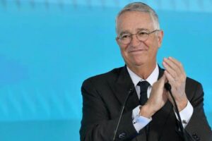Paga fianza millonaria: Salinas Pliego deposita 25 mdd y evita ser arrestado en Nueva York por el pleito con AT&T