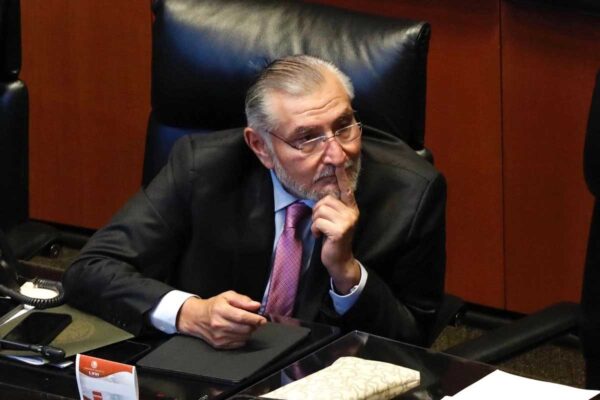 Suman 37 acusaciones penales contra Adán Augusto López
