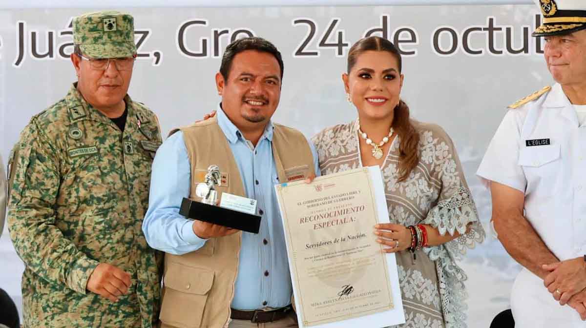 Recibe reconocimiento Iván Hernández Diaz para Servidores de la Nación