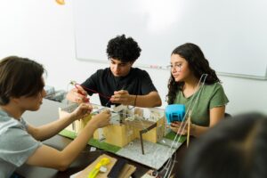 Explorar para decidir: cómo las rutas vocacionales ayudan a los jóvenes a descubrir su futuro