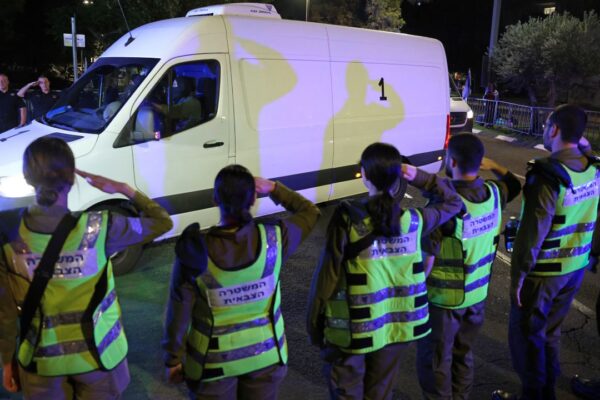 Crece la furia en Israel por el retraso en la liberación de los rehenes fallecidos