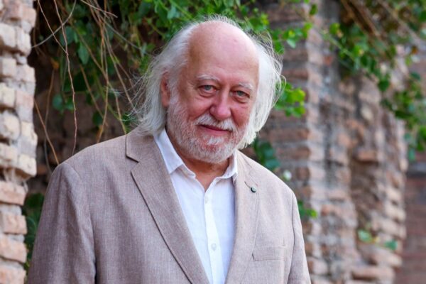Otorgan el Nobel de Literatura a László Krasznahorkai, “maestro del apocalipsis”