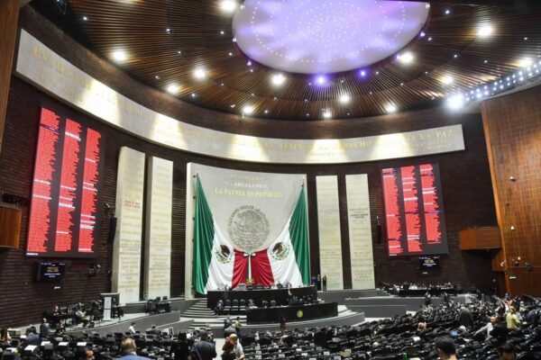 Diputados prohíben vender bebidas energéticas a menores; el dictamen pasa al Senado