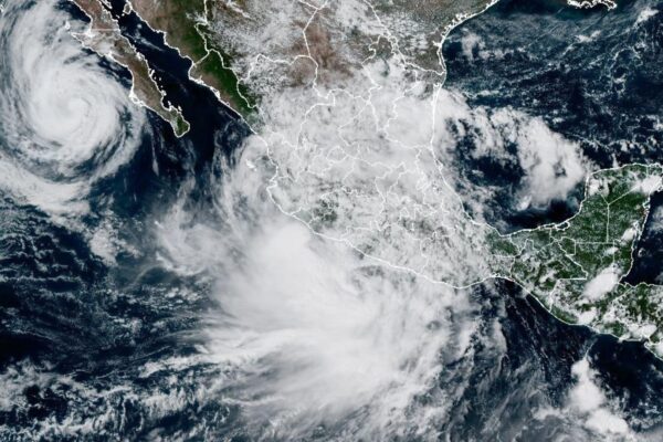 ¡Alerta máxima! Raymond ya es tormenta tropical en el pacífico