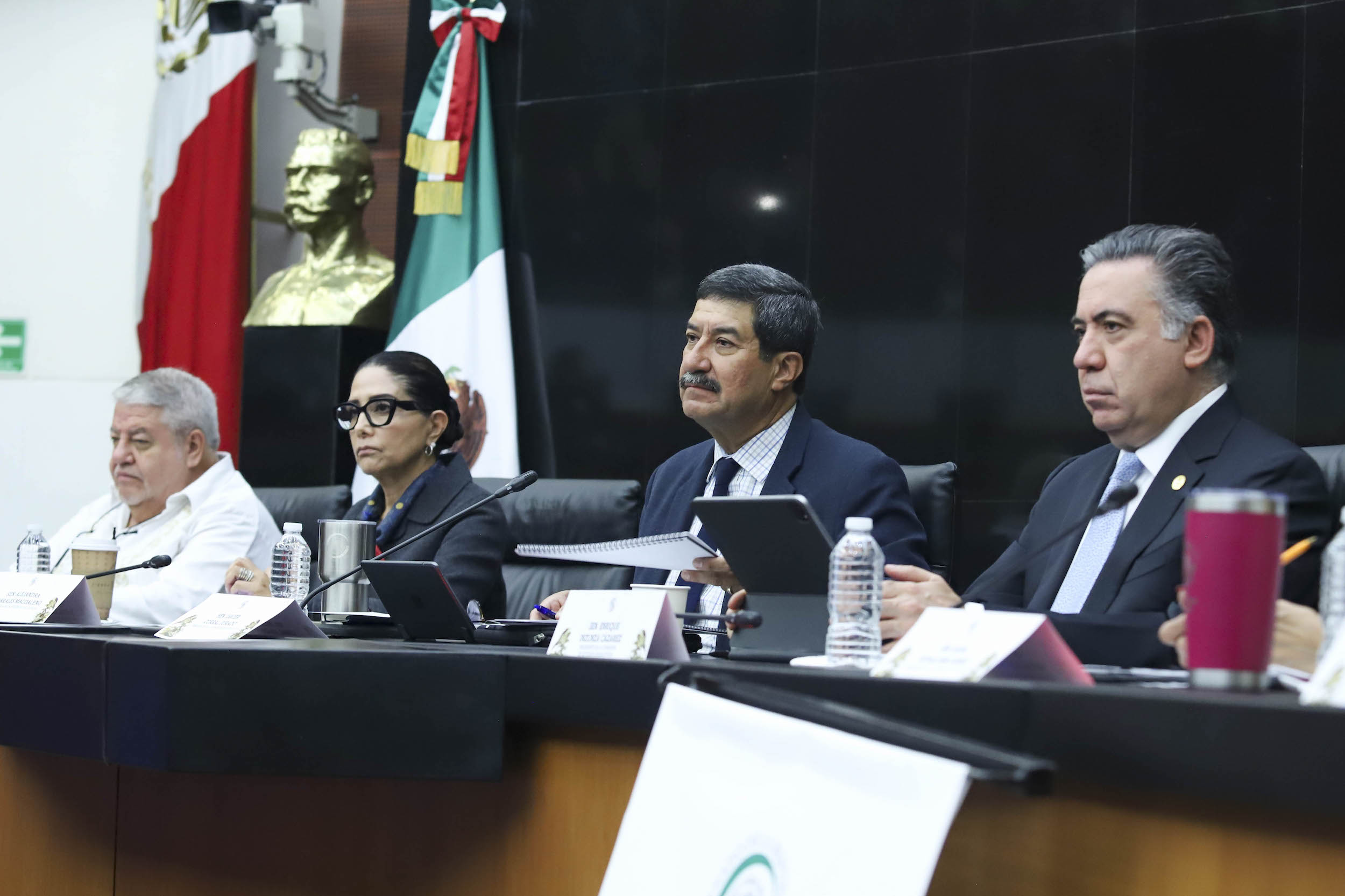 Senado va por dictamen y voto de la reforma al amparo tras dos días de audiencias