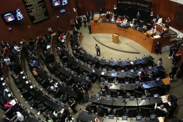 Senado va por dictamen y voto de la reforma al amparo tras dos días de audiencias