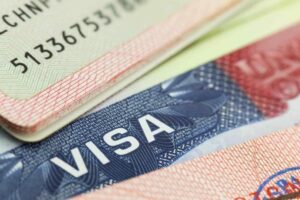 Estados Unidos retira visa a más de 50 funcionarios mexicanos