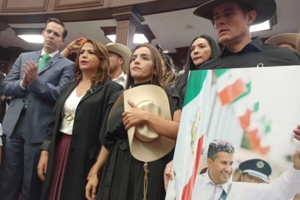 Grecia Quiroz, viuda de Carlos Manzo, asume el mando de Uruapan