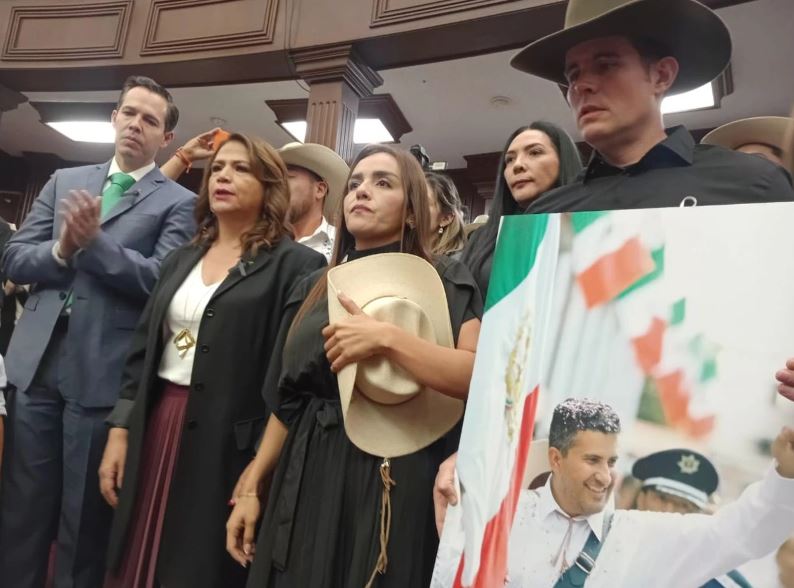 Grecia Quiroz, viuda de Carlos Manzo, asume el mando de Uruapan