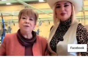 Delegada de Economía genera indignación: Se mofa del sombrero de Carlos Manzo en video viral