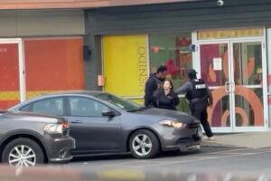 Agentes de ICE irrumpen en kínder de Chicago: arrestan a maestra mexicana y aterrorizan a niños