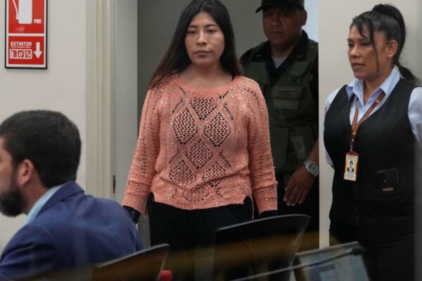 Perú corta lazos diplomáticos con México: furia por asilo a Betssy Chávez, exministra de Castillo