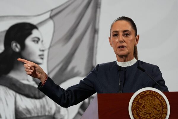 Sheinbaum denuncia como “delito” el acoso: “Me tocó sin consentimiento, no lo permitiremos”