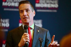 “Todo o nada”: senador de origen colombiano Bernie Moreno impulsa fin de la doble ciudadanía en EE. UU.