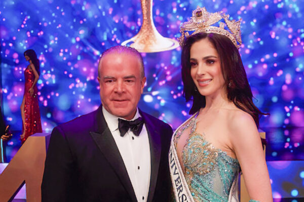 UIF bloquea cuentas de Raúl Rocha, copropietario de Miss Universo, en pleno escándalo por coronación de Fátima Bosch