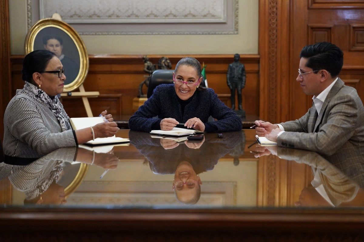 Sheinbaum dialoga con papa León XIV en día de la Virgen de Guadalupe; formaliza la invitación a México