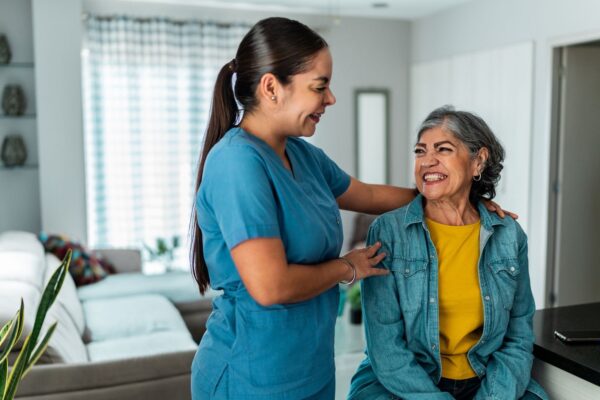 Enfermería en México: alta demanda laboral y el reto de fortalecer la especialización del cuidado