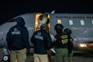 EE.UU. agradece a México el envío de 37 criminales; Sheinbaum defiende que “Fue decisión soberana”