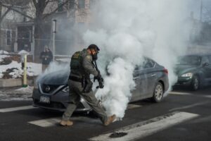 Escándalo en Minnesota: 6 fiscales renuncian antes que investigar a la viuda de víctima abatida por agente del ICE