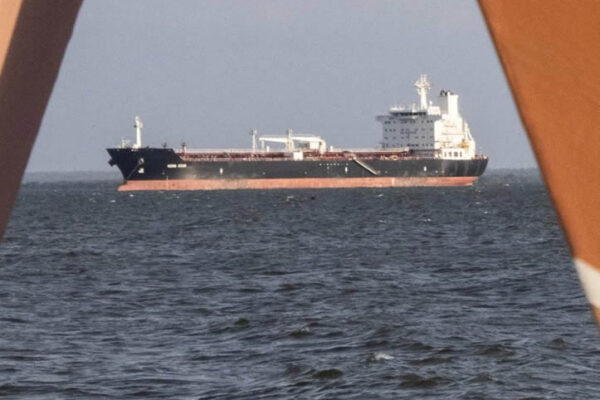 Trump anuncia que controlará el dinero del petróleo venezolano y lo destinará a compras exclusivas en EE.UU.