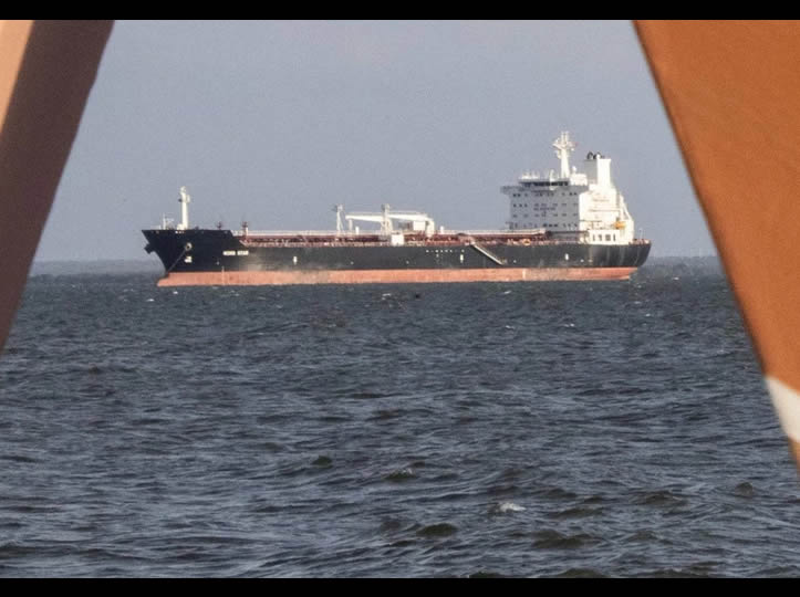 Trump anuncia que controlará el dinero del petróleo venezolano y lo destinará a compras exclusivas en EE.UU.