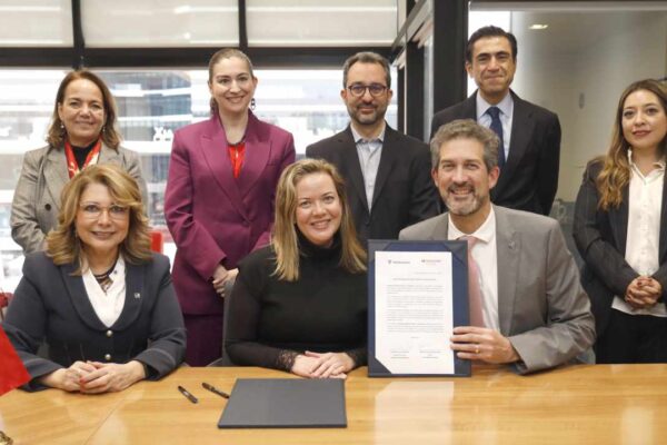 Fundación Santander México y Tecmilenio otorgarán 400 becas a jóvenes para acreditar el bachillerato en seis meses
