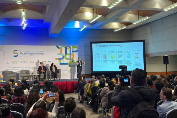 PLATAFORMAS DIGITALES Y CORRESPONSABILIDAD SOCIAL: EXPERTOS ANALIZAN CÓMO FRENAR VIOLENCIA SEXUAL INFANTIL EN INTERNETplata