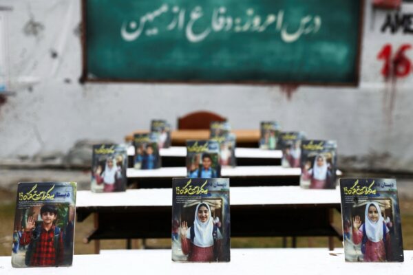 Bloquean misa en Jerusalén por seguridad mientras EE.UU. refuerza tropas y Pakistán anuncia conversaciones de paz