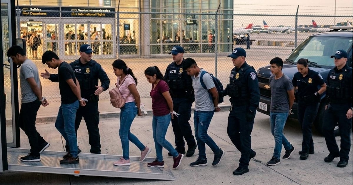 Trump amenaza con desplegar agentes del ICE en aeropuertos por bloqueo presupuestario