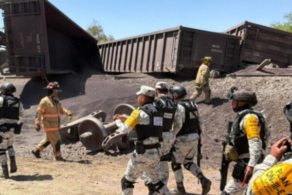 Descarrilamientos simultáneos en México y Texas dejan un migrante muerto y fuga de etanol