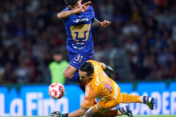 Pumas vence al América con penal en el minuto 95 y toma el cuarto lugar del Clausura