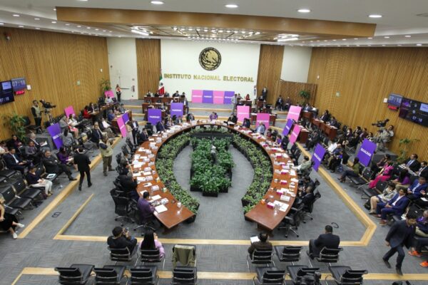Aprueba Cámara de Diputados convocatoria para renovar tres consejeros del INE