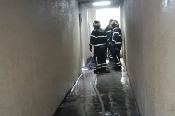 Evacuan a 25 personas tras incendio en edificio de la colonia Roma