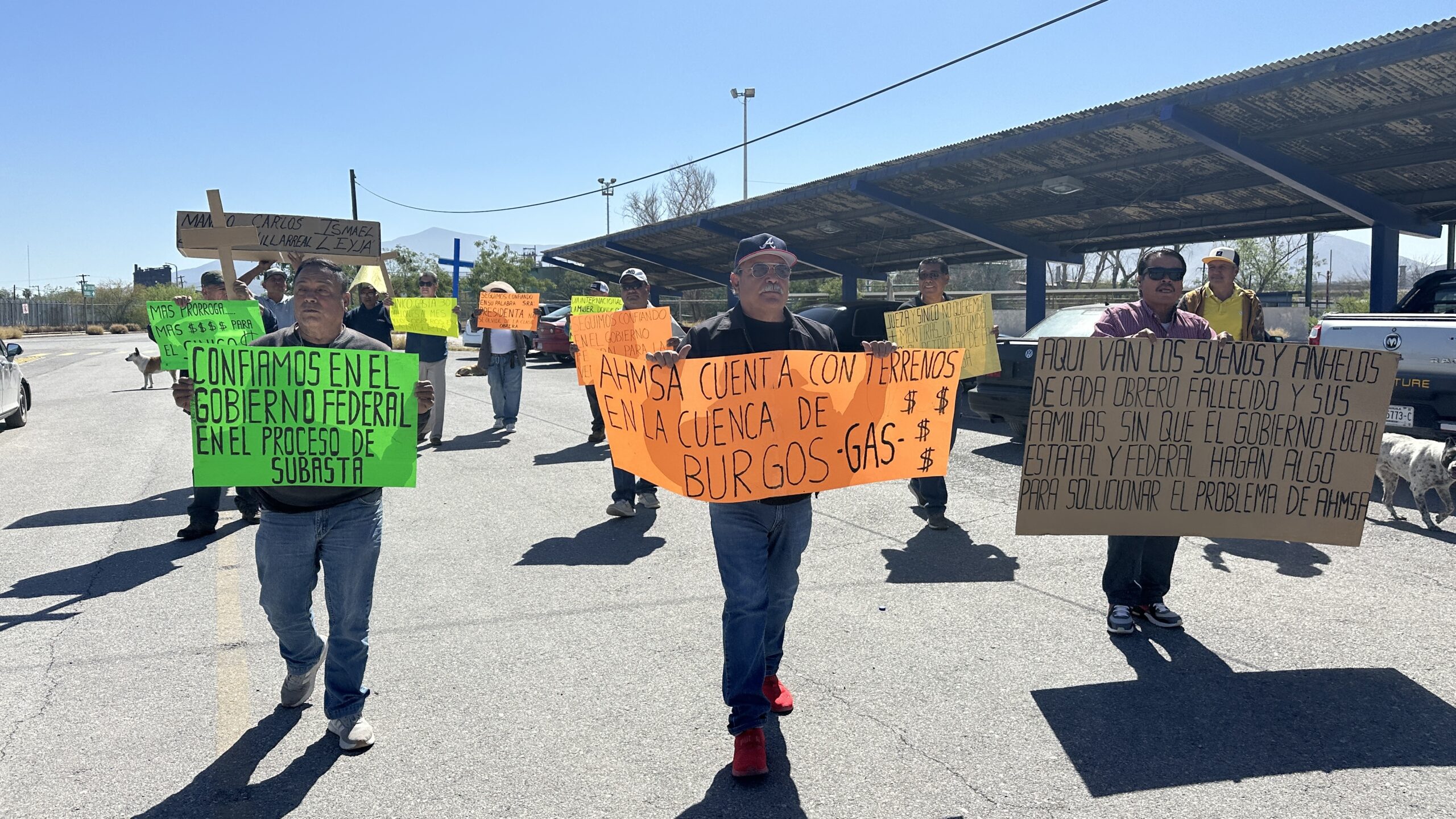 Exigen obreros de AHMSA pago laboral antes de nueva subasta tras denunciar 74 muertes
