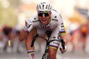 Pogacar gana la Milan-San Remo 2026 tras caida y con ayuda decisiva del mexicano Isaac del Toro