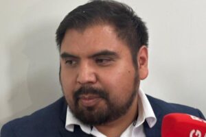 Pensiones millonarias de exfuncionarios y espectaculares de Morena desatan críticas en la gestión pública