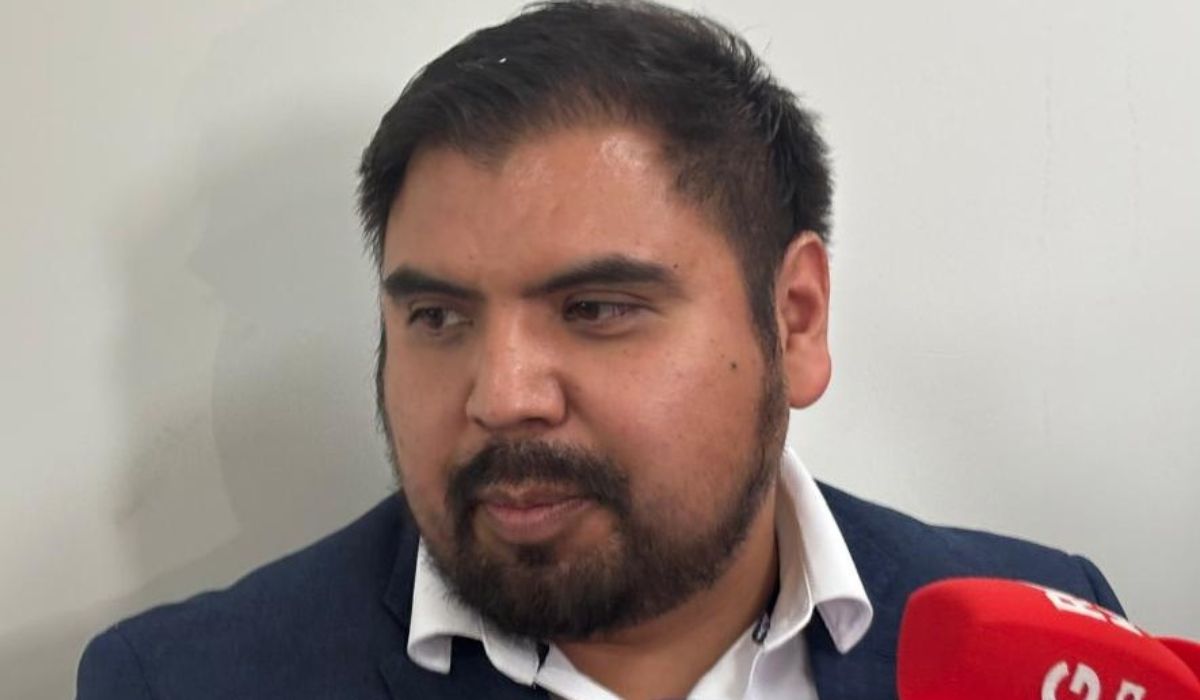 Pensiones millonarias de exfuncionarios y espectaculares de Morena desatan críticas en la gestión pública