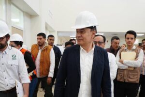 México mantiene el gasto público en salud más bajo de América Latina pese a avances en contrataciones