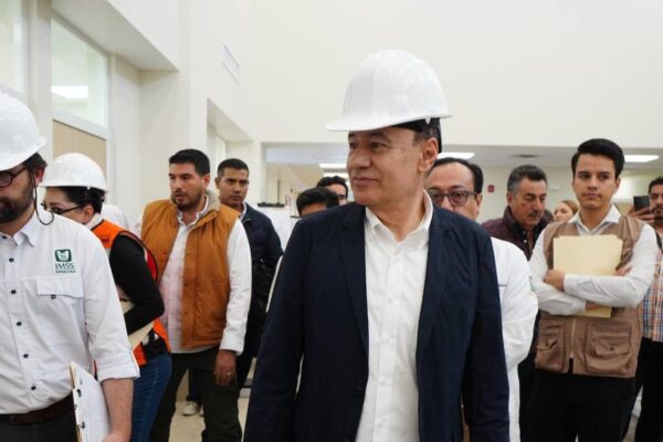 México mantiene el gasto público en salud más bajo de América Latina pese a avances en contrataciones