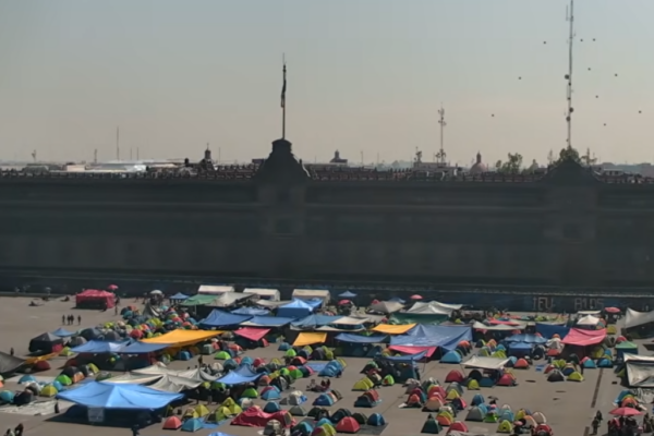 CNTE inicia paro nacional de 72 horas con marcha al Zócalo y exige aumento salarial del 100%