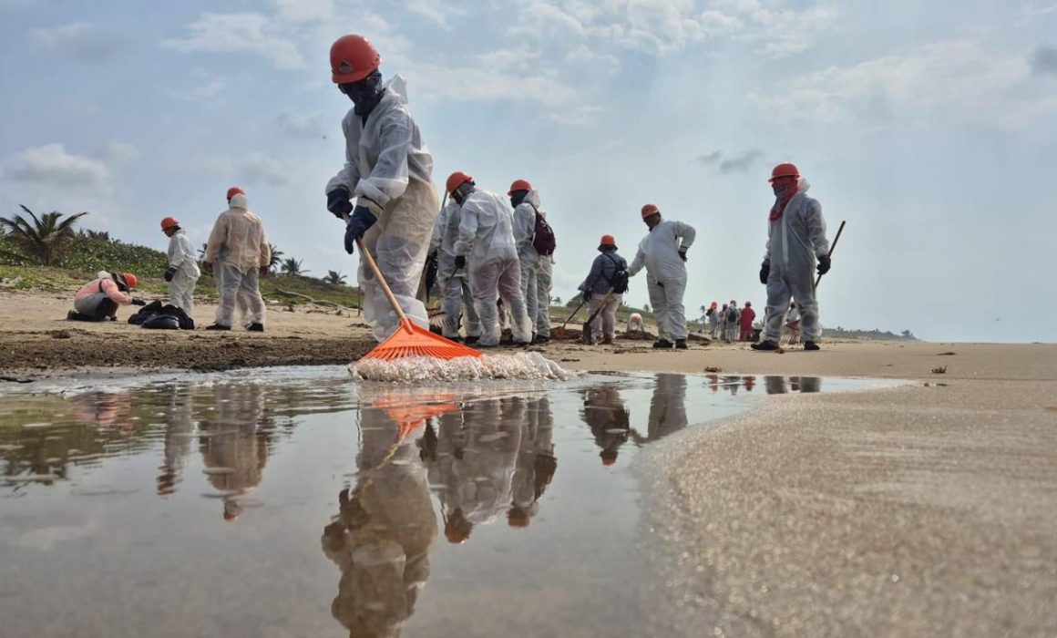 Más de 740 toneladas de hidrocarburo retiradas en operativo de saneamiento en el Golfo de México