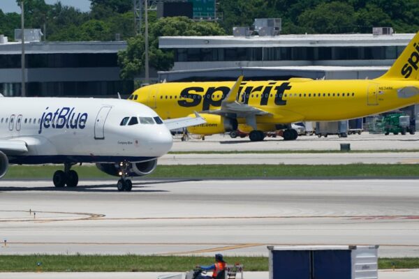 Agentes de la TSA renuncian sin pago y amenazan cierre de aeropuertos en EE.UU.