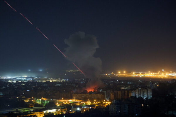 Irán amenaza con asesinar a Netanyahu y mantiene bloqueo en Ormuz mientras EE.UU. minimiza conflicto