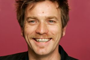 EL PAÍS publica recorrido fotográfico de Ewan McGregor por sus 55 años