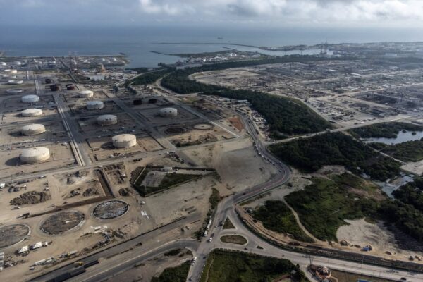 Incendio en Dos Bocas deja 5 muertos; FGR y Pemex investigan causas