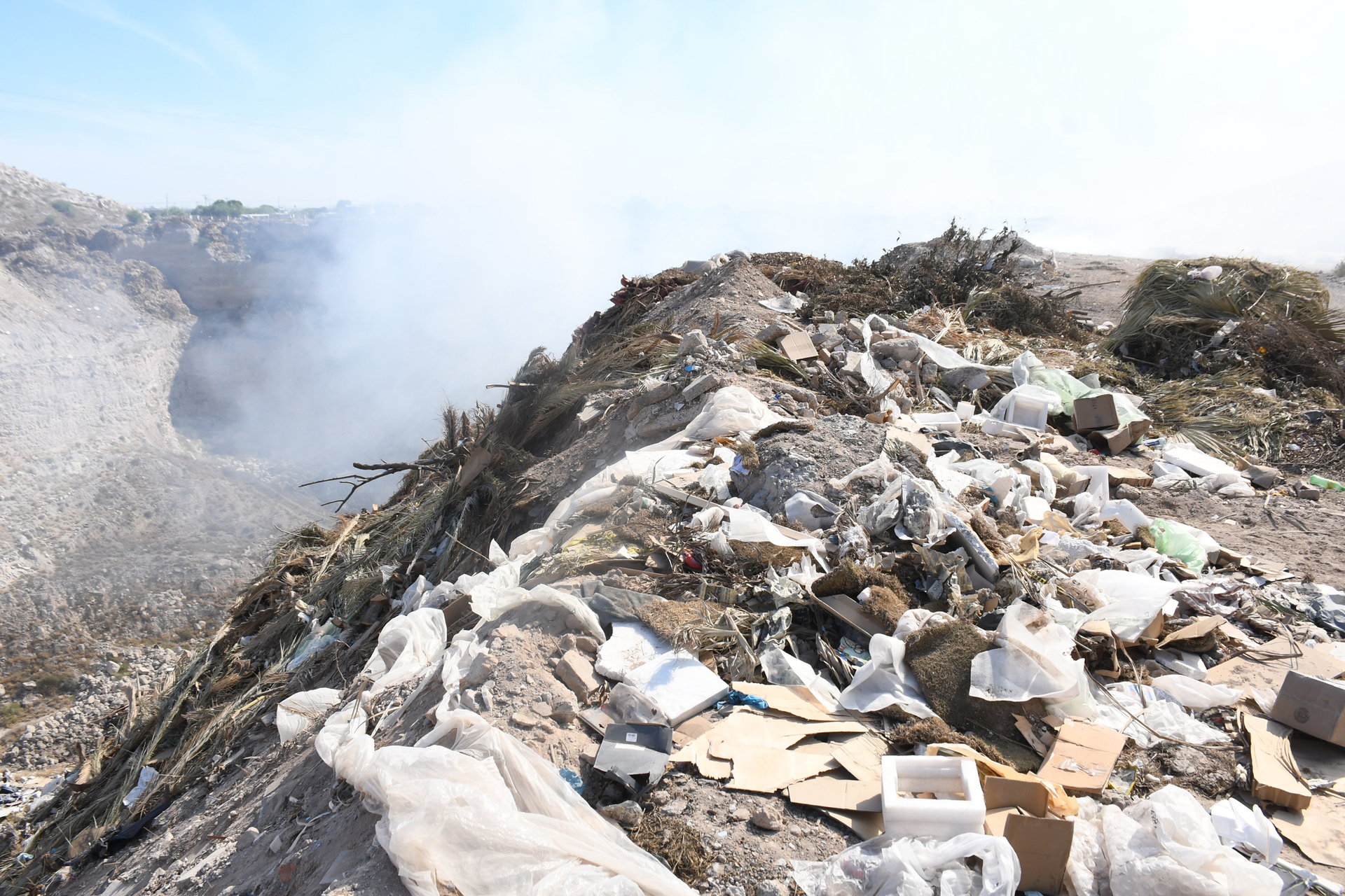 Vecinos de Torreón denuncian entrega incompleta de fraccionamientos mientras municipio maneja contrato millonario para escombro